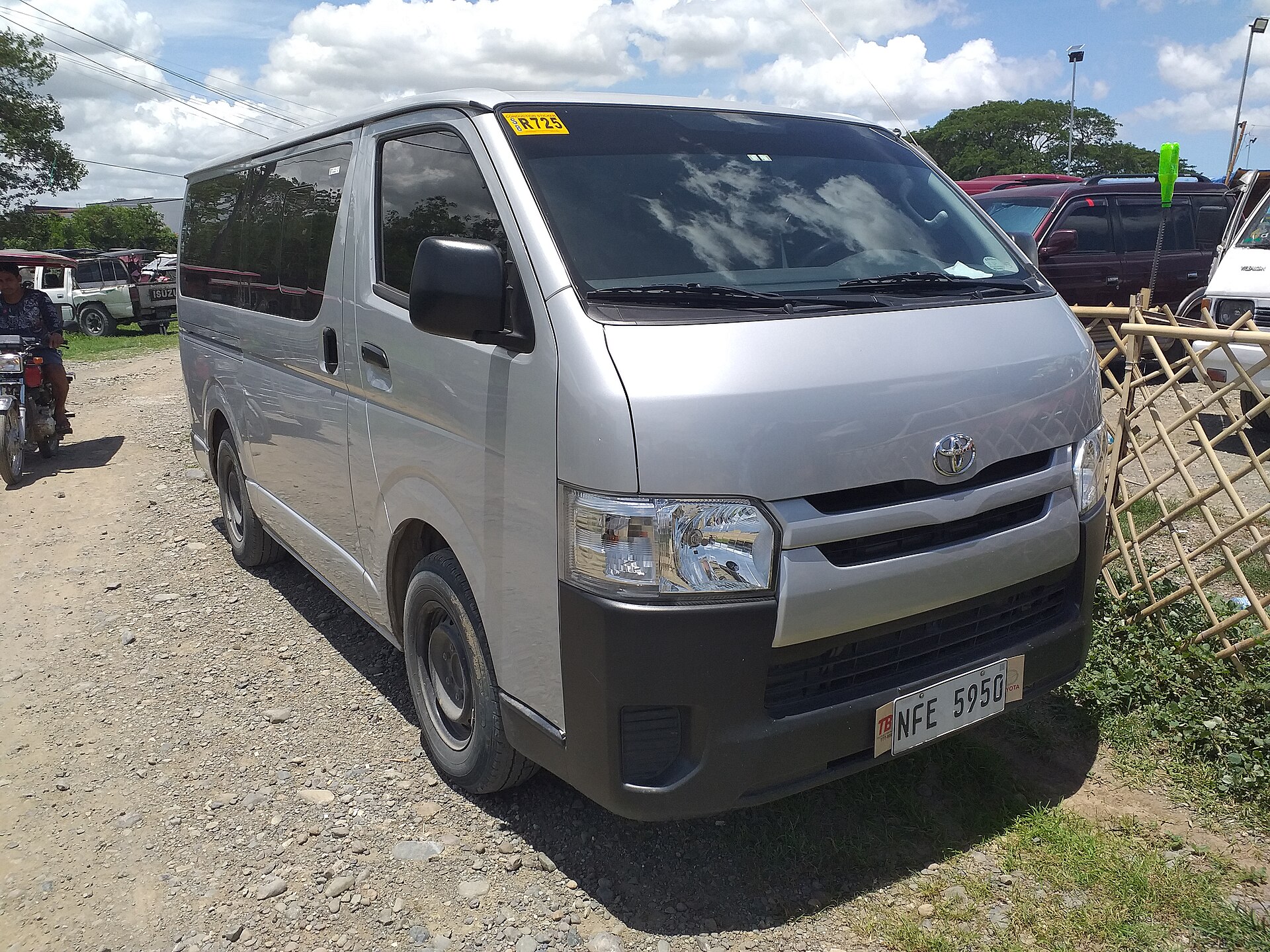 Toyota Commuter De Luxe
